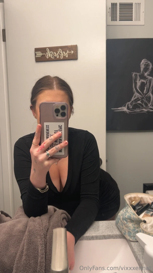 Hi hunnies message me for private content 