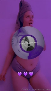 New profile picture ya like can you guess what i was licking