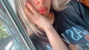 Today i am thinking of the song blue light by mazzy star