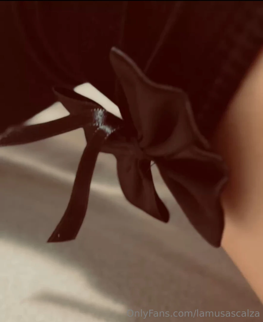 Se godi leccare le dita non aprire 