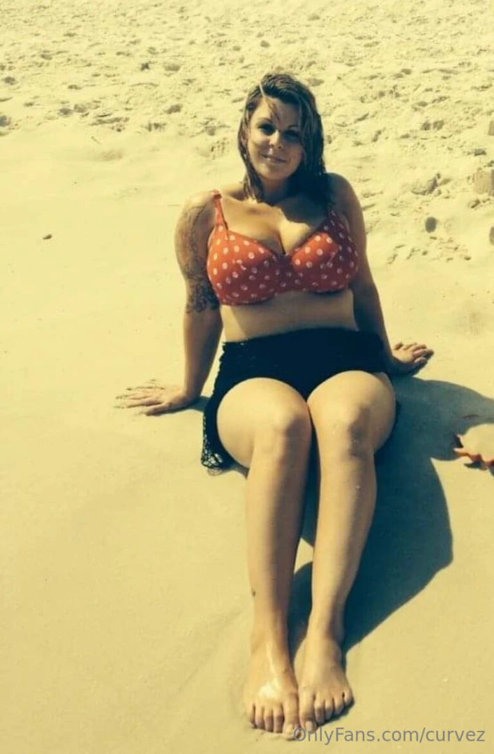 Tell her happy valentine by sending her 