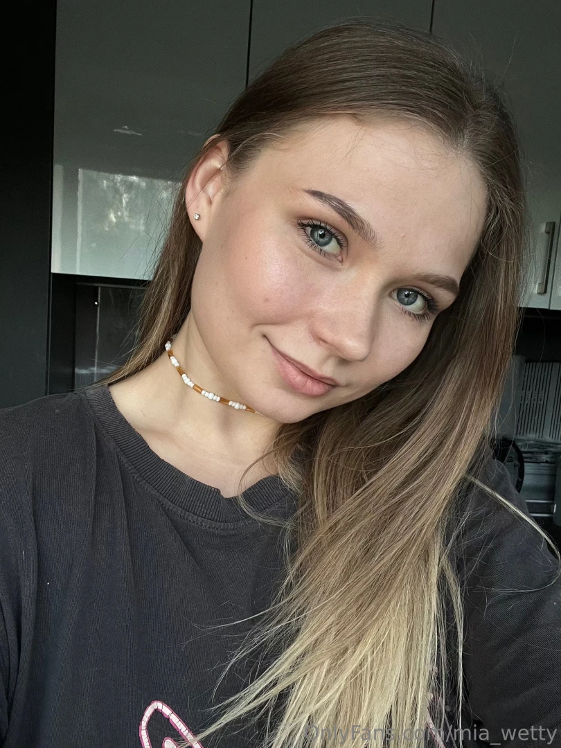 In a girl should be beautiful two things - the eyes and lips because part 3 