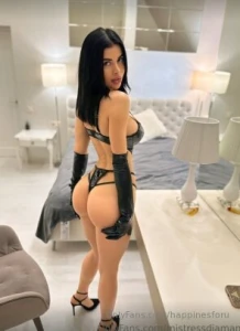 Stunning brunette mistressdiamant who is craving nothing but a hard part 85