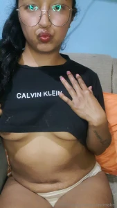 Termina de quitarme la blusa part 1