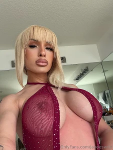 Sweet but not too sweet just the right amount of dangerous