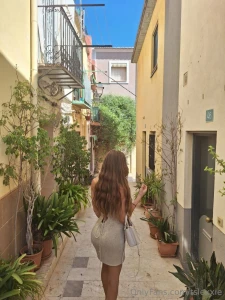 I don t need your love i need your hands on my hips