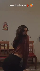 Hi bb will you dance with me or do i dance on you