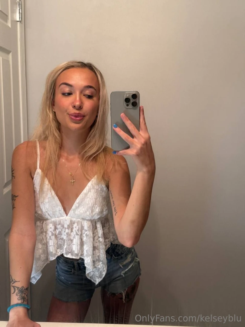 Tell me i look cute or i m deleting this 