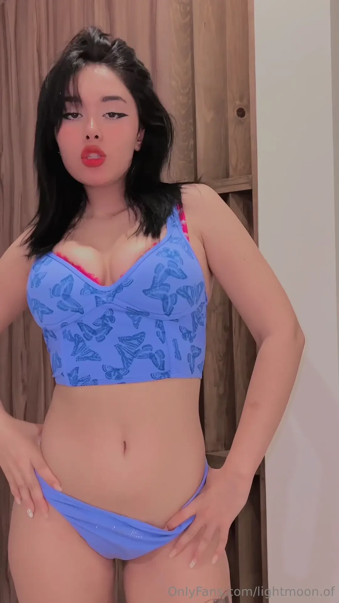Hola chicos uwu ya casi voy a prender stream en twitch espero les 