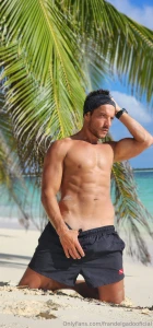 Dia de playa fotos y videos muyyyy hot quien quiere ver el material