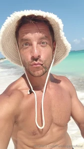 Videito aca tocandome solito te imaginas al palo es poco