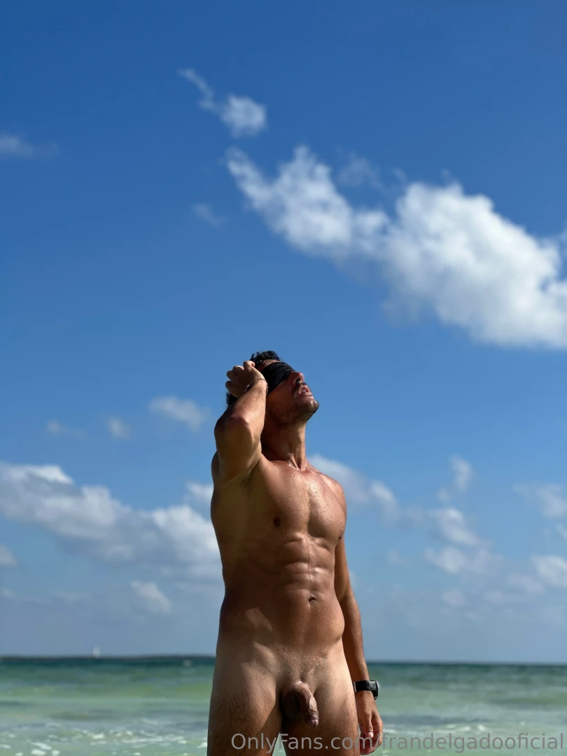 Muertita y con los ojos cerrados quien me la pone al palo 