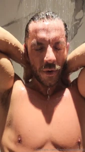 Video completo de la ducha donde vas a poder verme todo tocadita culo