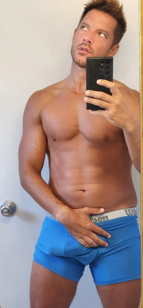 Mira tus inbox te mande un book de 15 fotos al palo 100 nude en playa 