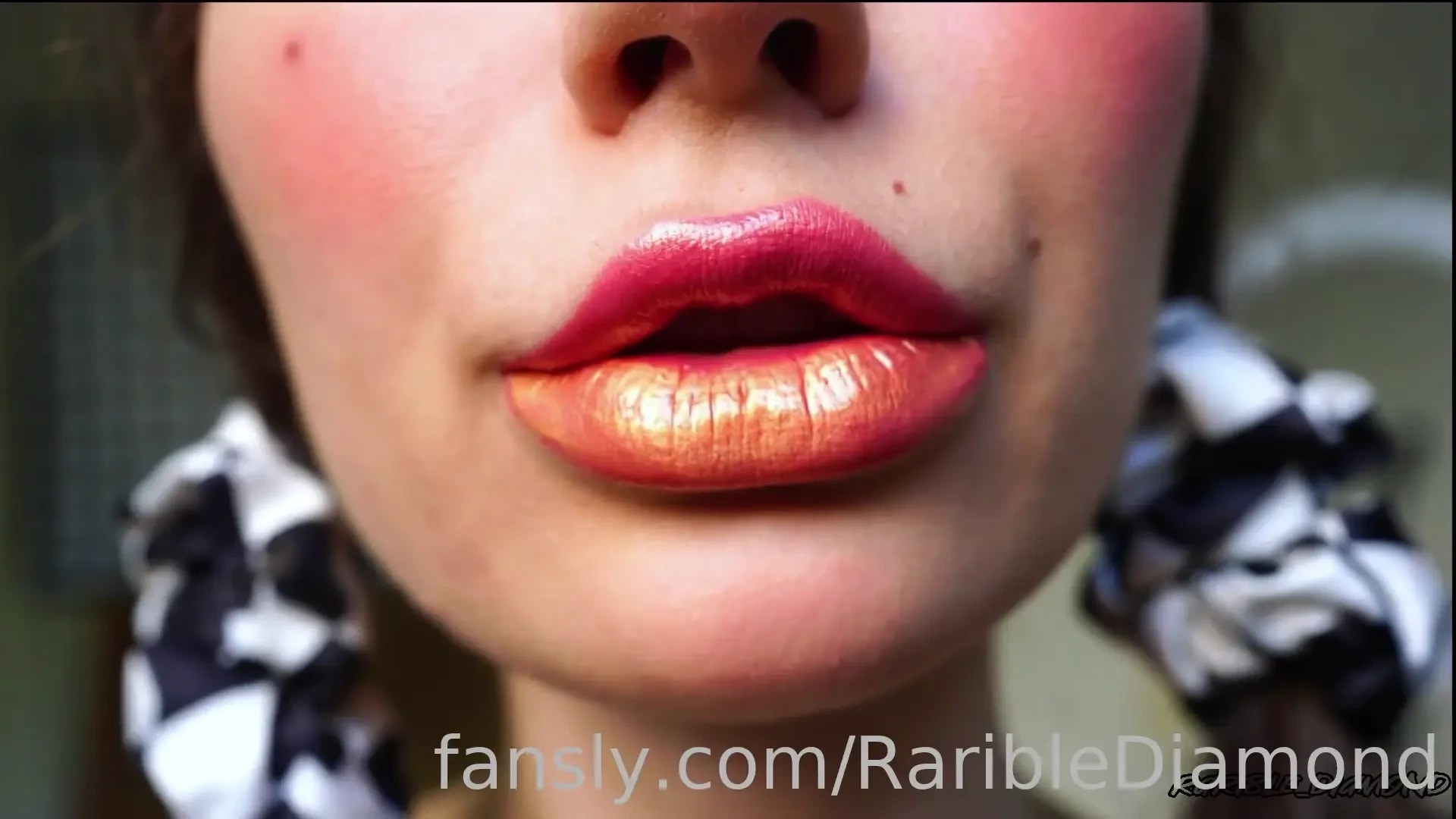 Sensual golden melting kiss vids preview full vids bellow a sensual 