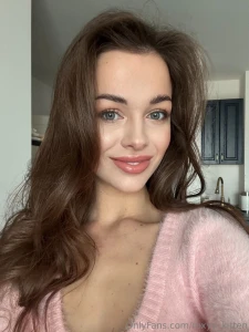 Horny angel roxyy_kitten roxyy_kitten will spread her legs and take part 13