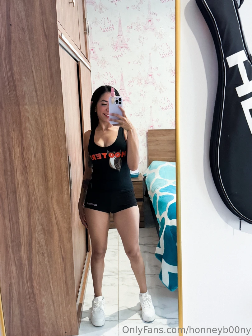 Como me queda el uniforme de hooters part 2 
