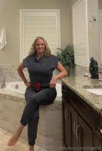 Hello and happy monday gym start and a crisp outfit will get your day