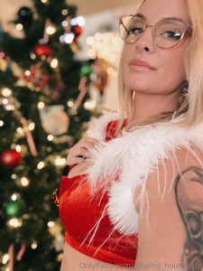 Swipe who s gonna keep mrs claus company all night christmas time is part 1