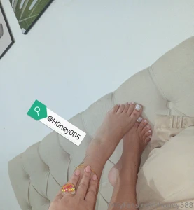 Quieres chupar unos ricos pies escr beme amor juguemos