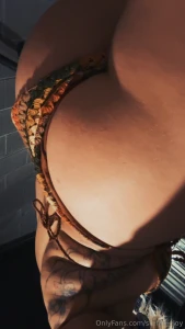 Can i get three people to sign up for my paid page follow me here