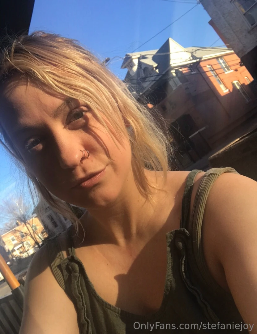 Lookin like a whole ass house wife 