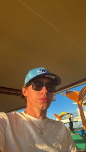 Who wants the video of me jerking in the stalls part 1