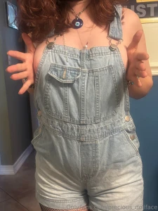 20 tip for 5 pic bundle titties out and showing ready to be squeezed