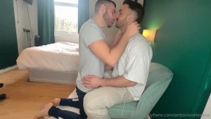 Watch juanma_toribio suck antoniovelezxxx s dick