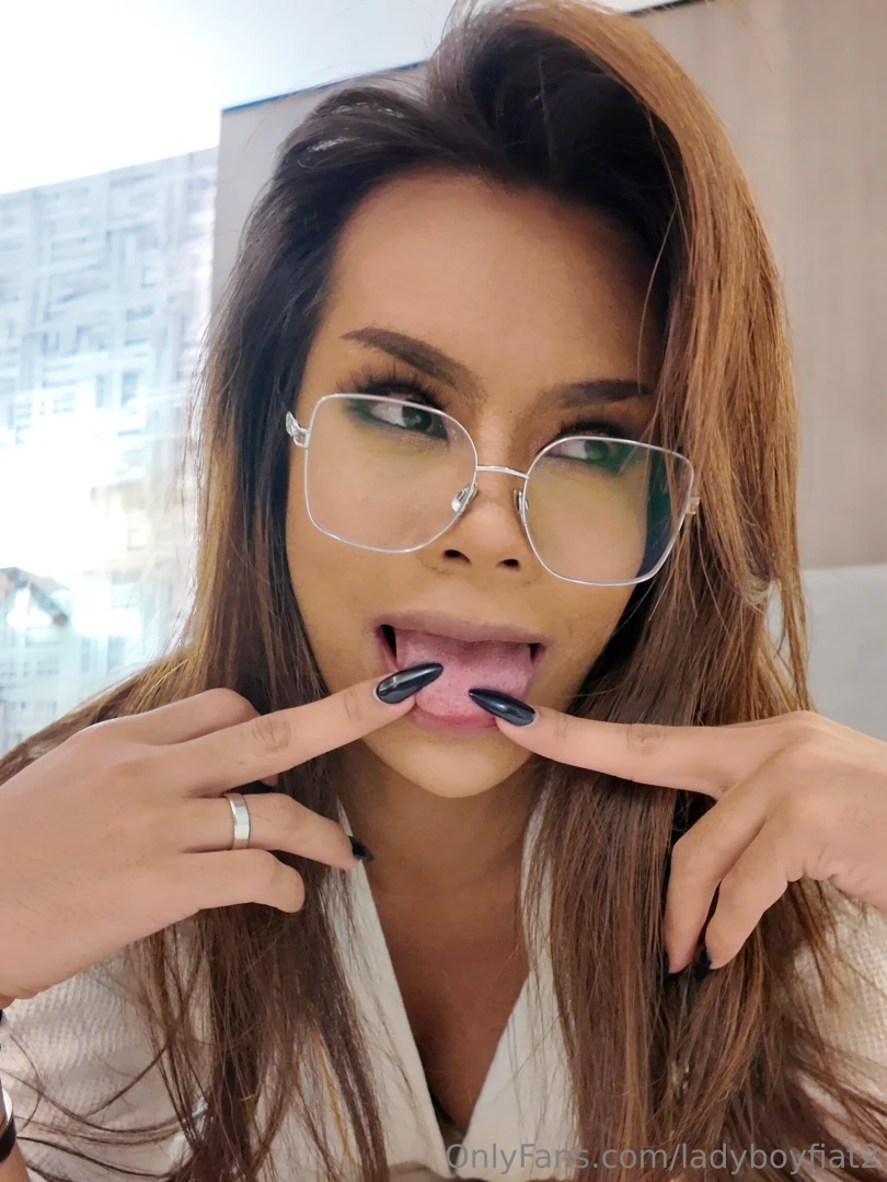 You line me with glass 