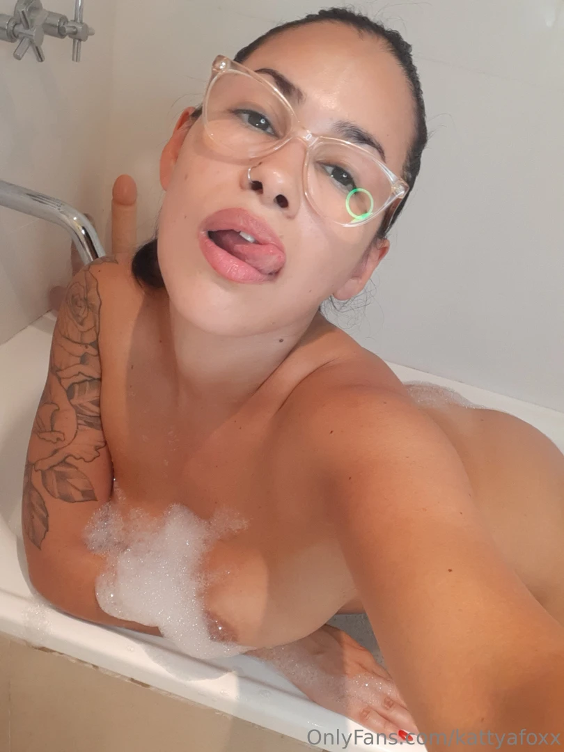 Live in the bathtub go play now 