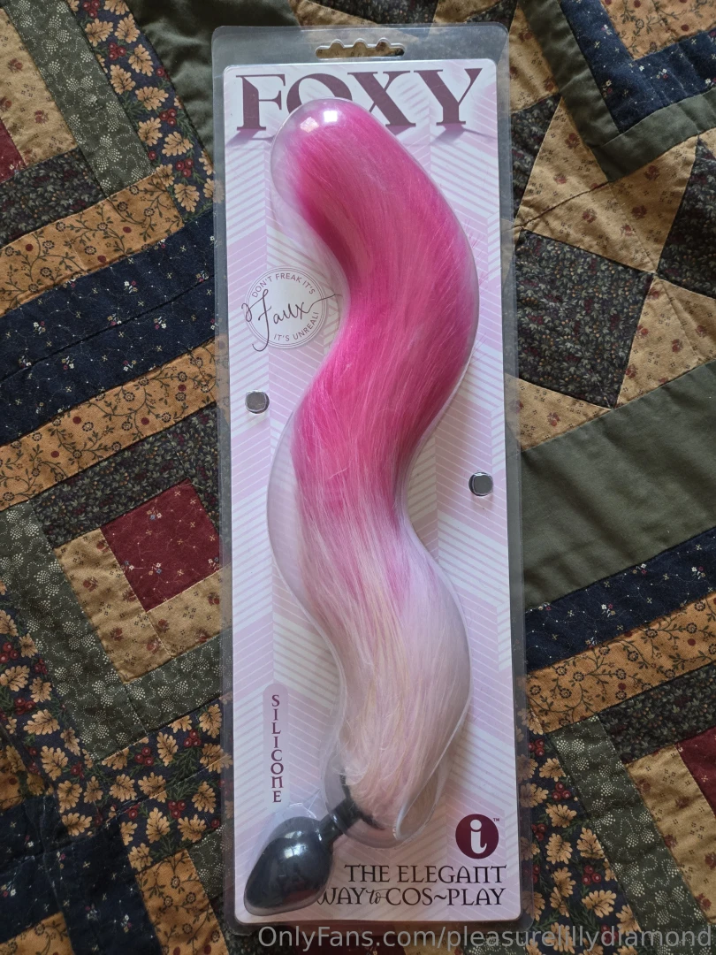 What does the fox say who wants to see some cos-play let s have some 