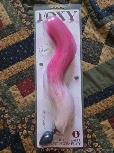 What does the fox say who wants to see some cos-play let s have some