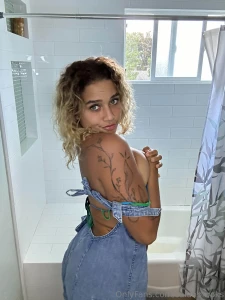 Bathroom quickie before you go to work