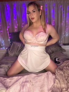 She s the curvy goddess that no one can match this is my bestie carmen