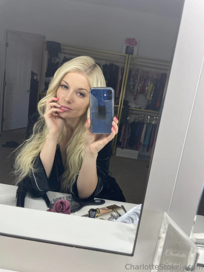 Happy sunday i m yours all night long tip me and let s get messy 