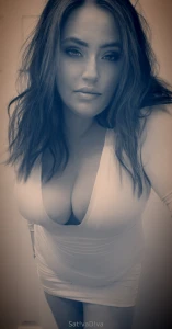 I think i look quite lovely in monochrome happy monday cum check out