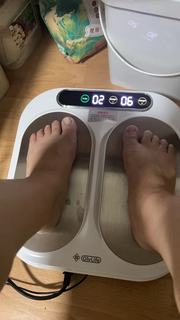 This machine sends electric ion therapy to my legs and fat feet it part 2 