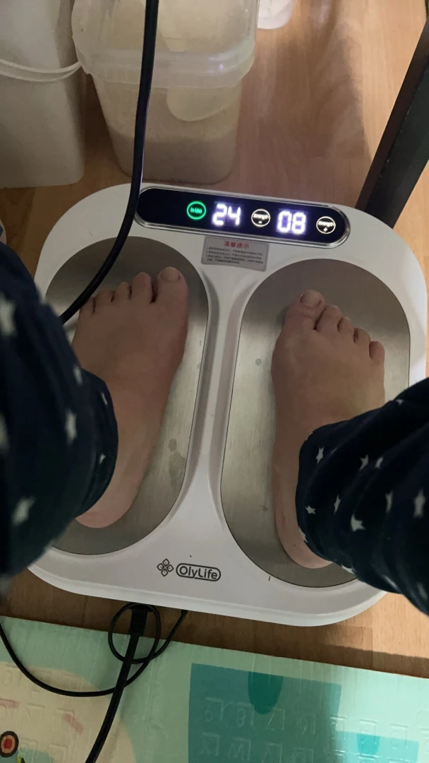 This machine sends electric ion therapy to my legs and fat feet it part 4 