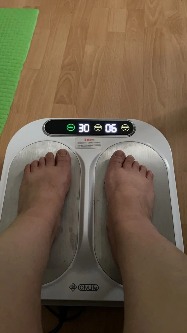 This machine sends electric ion therapy to my legs and fat feet it 