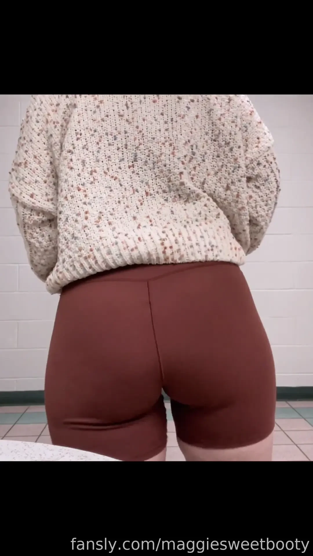 Pawg bigass naturalmilf milfnextdoor tease ass booty thong breedable 