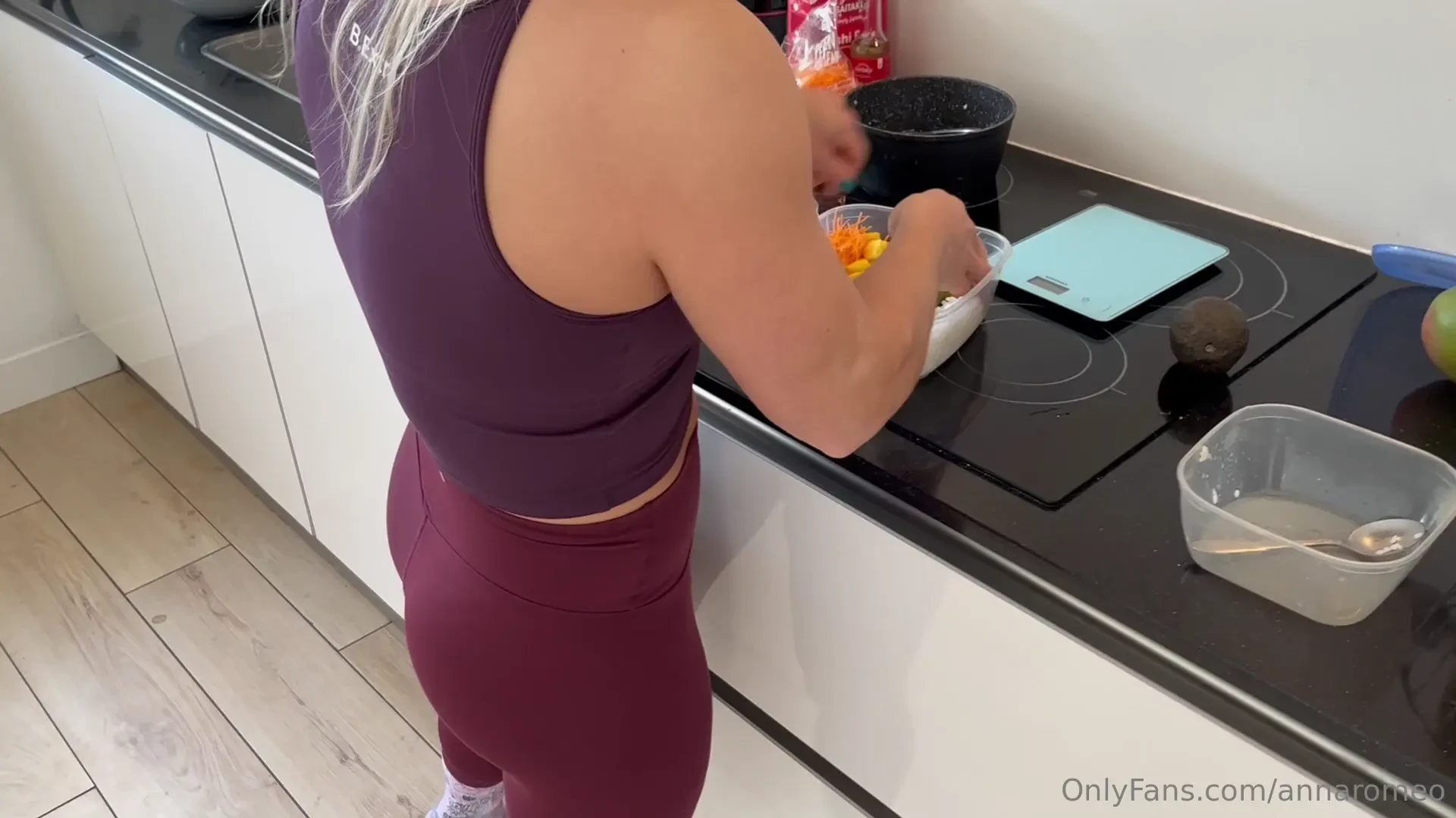 Fitgirl anna was prepping her meals but she forgot to add extra 