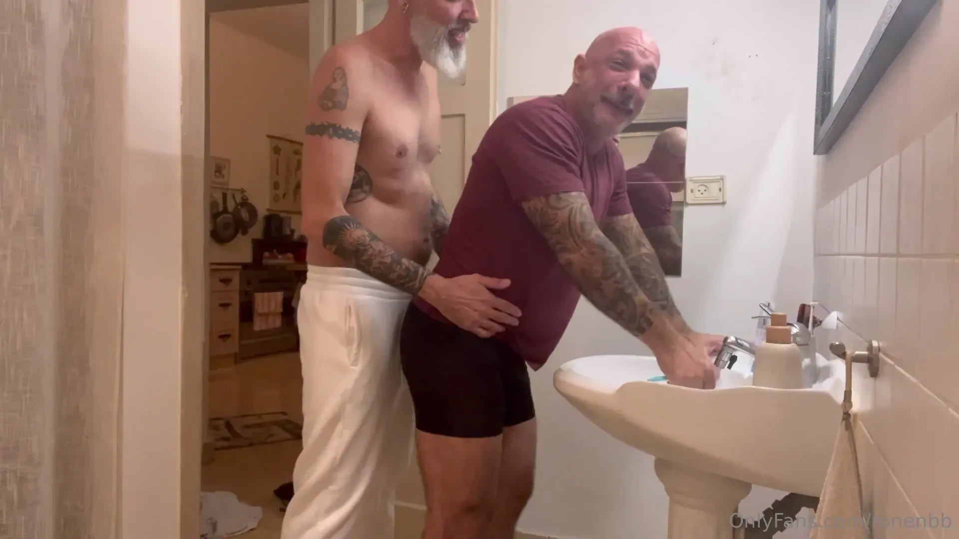 This is what happens when you share bathroom with your roommate i ve 