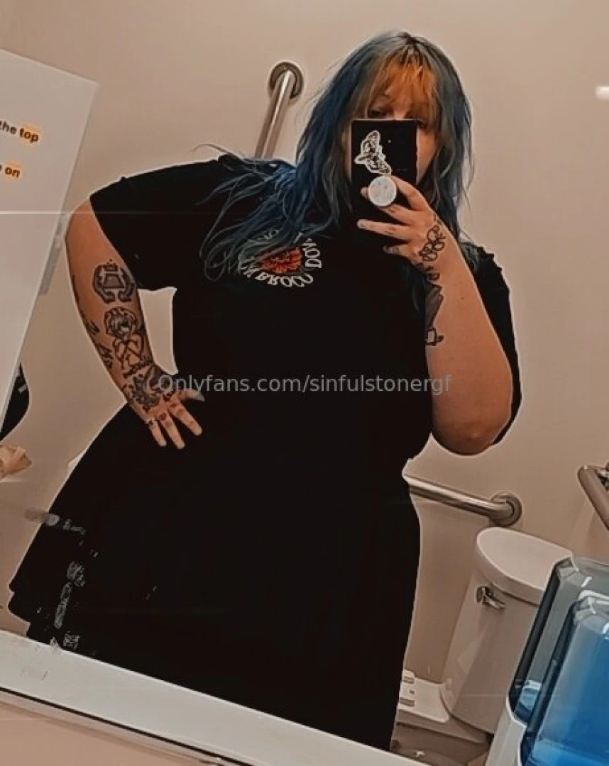 You know shes naughty at work swipe for some on the clock ass 