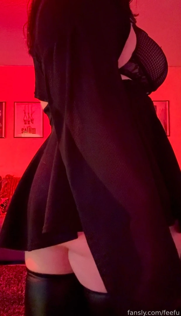 Huge fucking goth girl titties amp thighs lewdtuber bigtits goth 