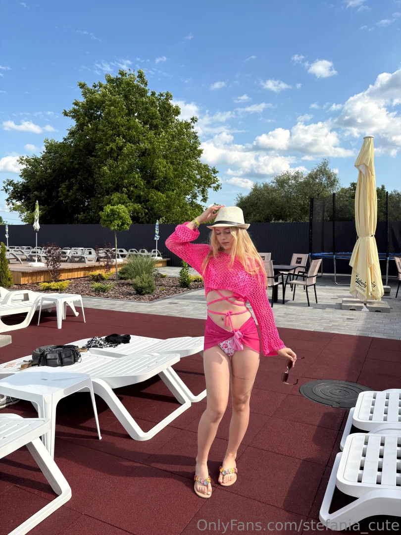 When you re in pink and under a hat even a simple day at the pool 