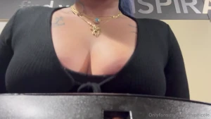 Loving the pump in my new gym leggings send your favorite gym mommy a part 1