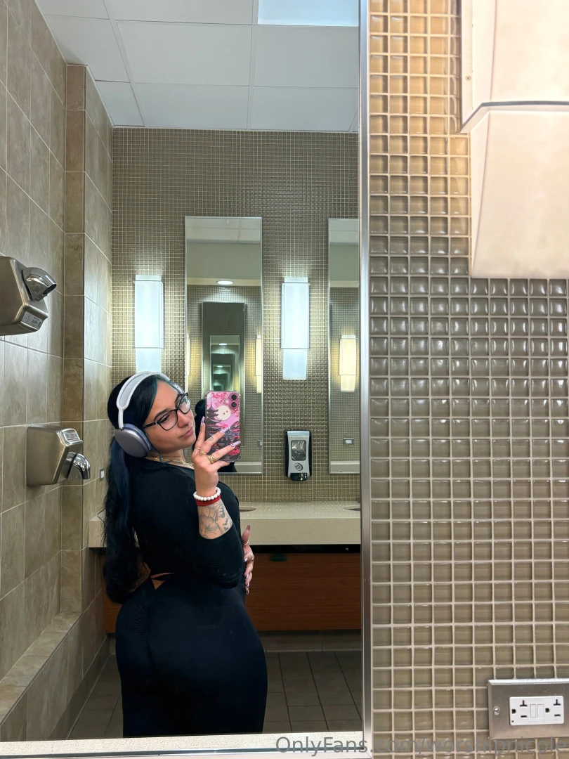 Your fav gym mommy getting her pump innn send a tip for a surpriseeee 