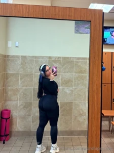 Your fav gym mommy getting her pump innn send a tip for a surpriseeee part 1