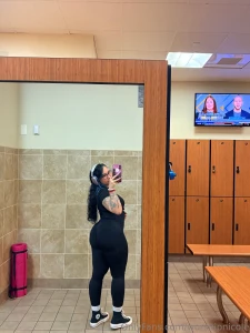 Your fav gym mommy getting her pump innn send a tip for a surpriseeee part 3